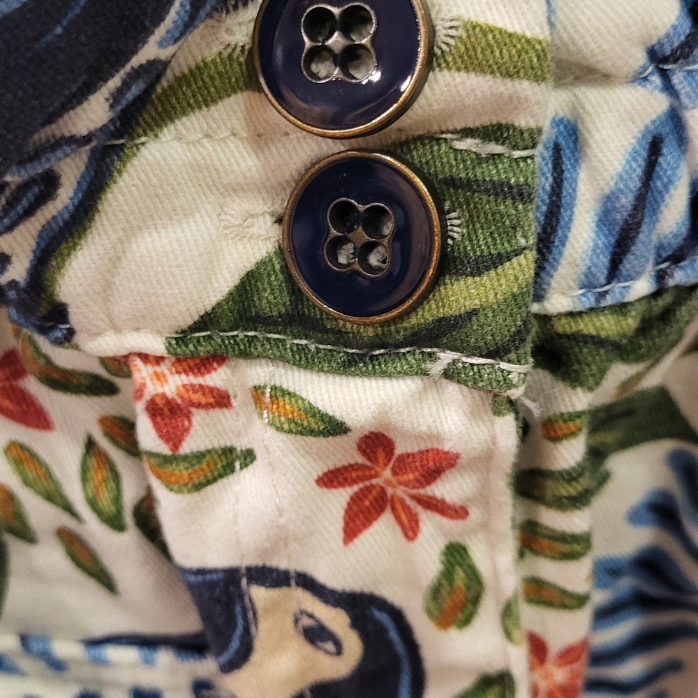 Colorful Patterned High-Waisted Shorts - Picture 4 of 5